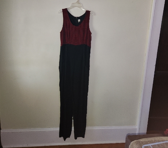 Dawn JOY Elegant Red and Black Women's Jumpsuit - Picture 5 of 7